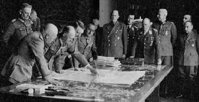 Mussolini introduce le leggi raziali e firma il Patto d'Acciaio