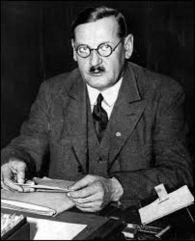 HItler replaces Drexler as NSDAP chairman