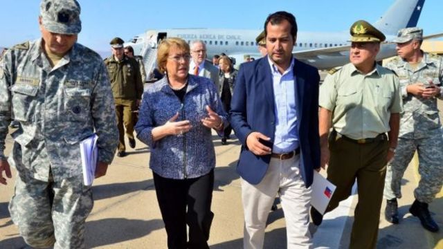 La presidenta prometio reconstruir las zonas afectadas