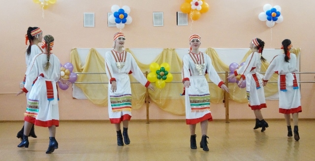 Праздничный концерт "Как же без женщин..."