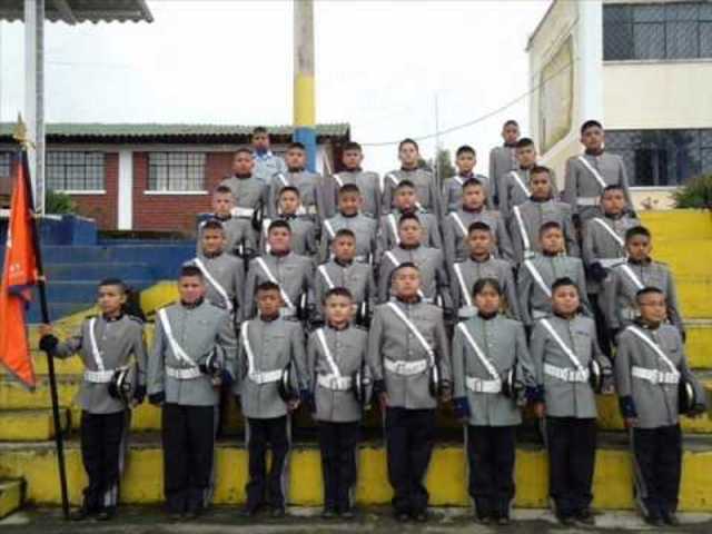 primer dia de colegio- en una academia militar en la ciudad de ibarra