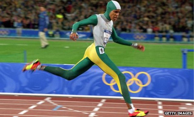 Cathy Freeman wins 400m sprint