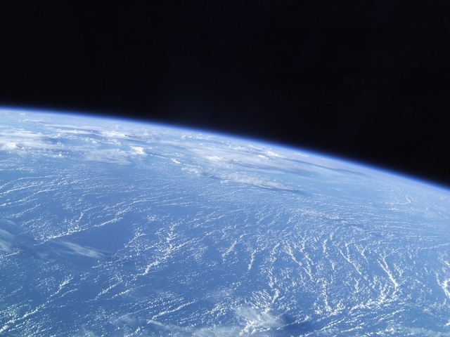 Первый выход человека в открытый космос.