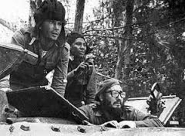 A plane trying to bomb the central España, Matanzas province, explodes in mid-air.