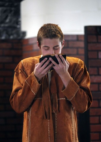 Guy runs to Faber's house