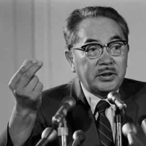 Senator S.I. Hayakawa proposes amendment establishing English as official language of U.S.