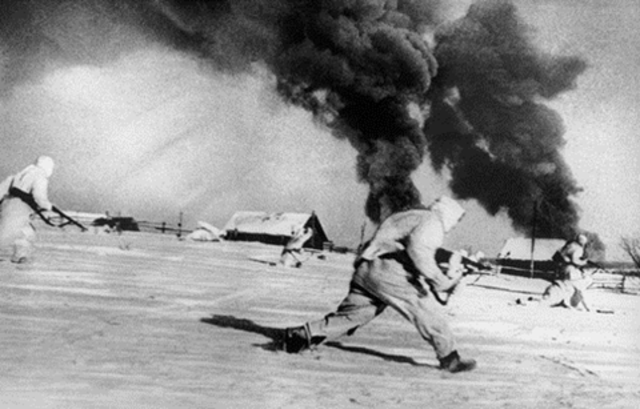 Germans Push Into Russia