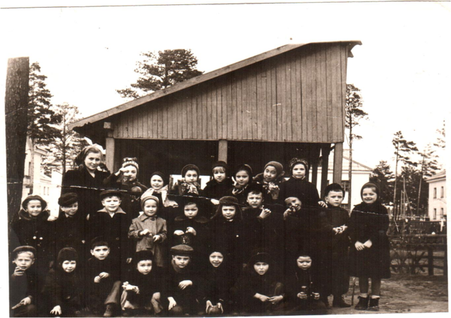 Проработала в г.Ангарске воспитателем с 1954г. по 1959г