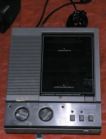 Digital answering machine