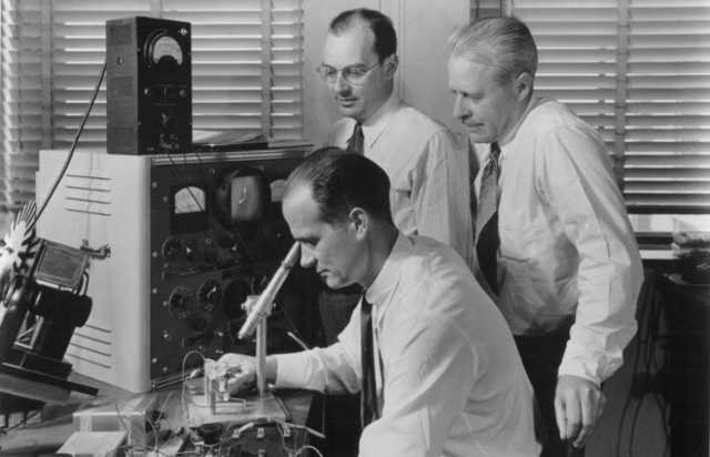 Τραντζίστορ τσέπης από τη SONY