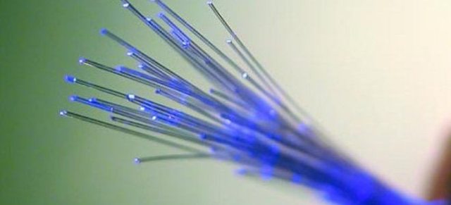 Η πρώτη οπτική ίνα στο εμπόριο