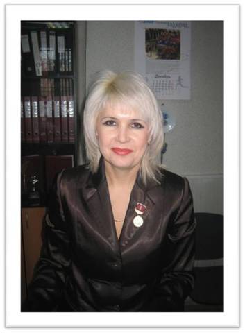 В.М. Земалиндинова награждена знаком «Почётный работник сферы молодёжной политики РФ»