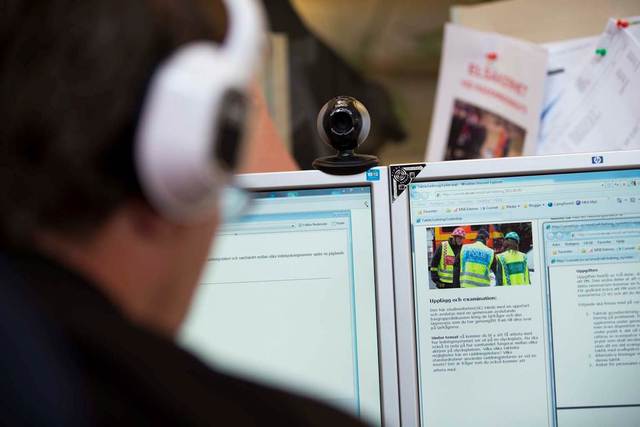 Gruppuppgiften redovisas i Blackboard Collaborate.