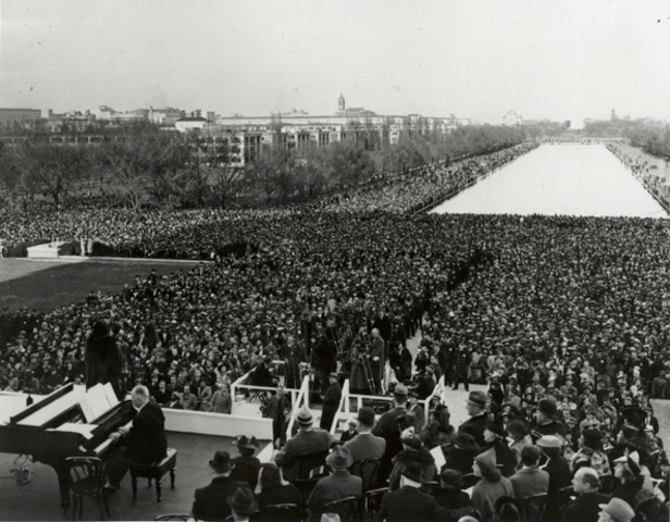 19B- Marian Anderson sings at Lincoln Memorial to a crowd of 75,000