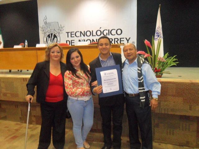 Ganador de una Beca para estudiar la Carrera Profesional