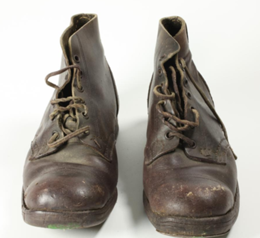 Kemmerich is the first to die in the war. Before he dies, he gives his boots to Muller.