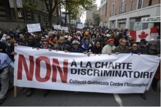 Première manifestation contre la charte