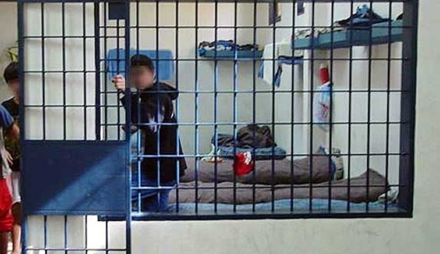 UN  NIÑO EN EL TUTELAR