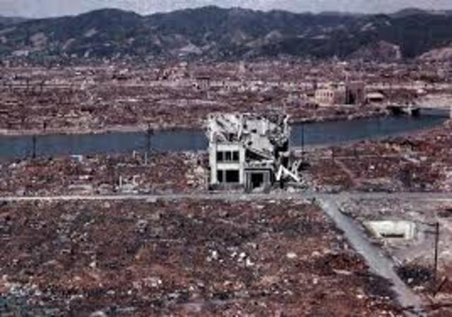 Atomic bomb dropped on Nagasaki