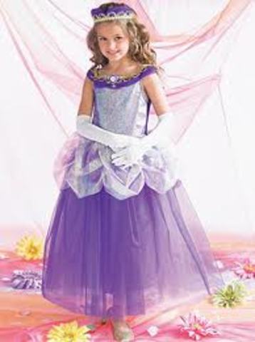 Cuando yo tenía cuatro años, yo me vestía como una princesa.