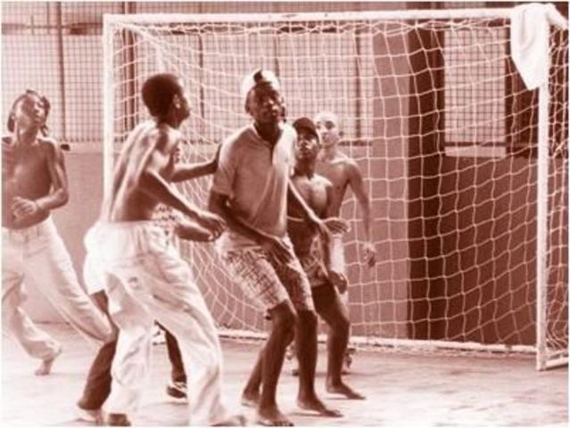 O Externato encerra suas atividades como escola, passando a atender crianças e adolescentes em situação de rua