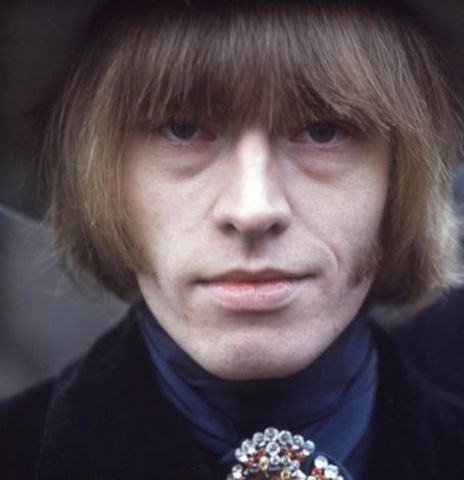 В сентябре Дик Тэйлор покинул команду, а в декабре Билл Уаймэн официально присоединился к группе как басист.