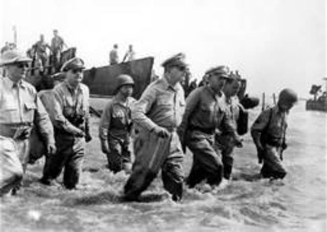 US forces return to recapture the Philippines