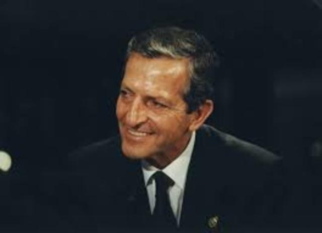 Adolfo Suárez deja la política