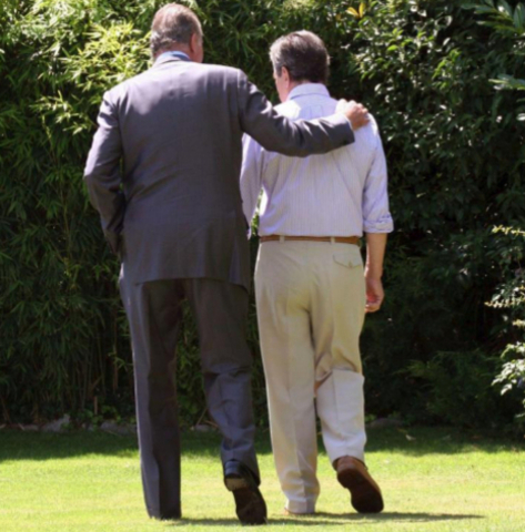 Los Reyes visitan a Adolfo Suárez