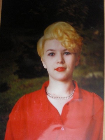 На свет появилась-моя мама:)