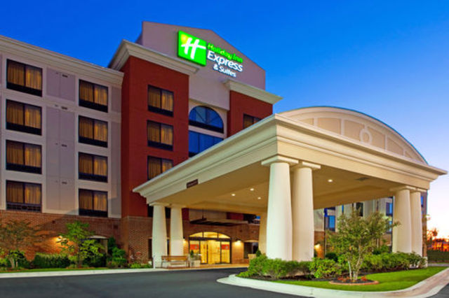 At the hotel you have one room with your three best friends. There you can take showers,watch t.v, or go to sleep. Light have to be out at 11o'clock. In the moring you guys wake up and go down to eat breakfast. After breakfast you leave to Washington DC.