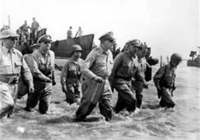 US forces return to recapture the Philippines