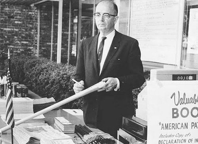 Lester Maddox sworn into office as governor of Georgia