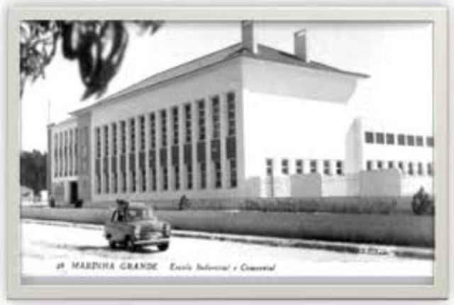 educação secundária e superior.