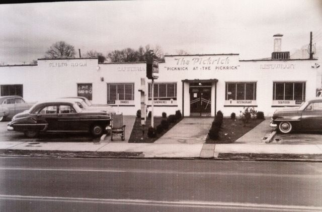Lester Maddox fights desegregation at the Pickrick