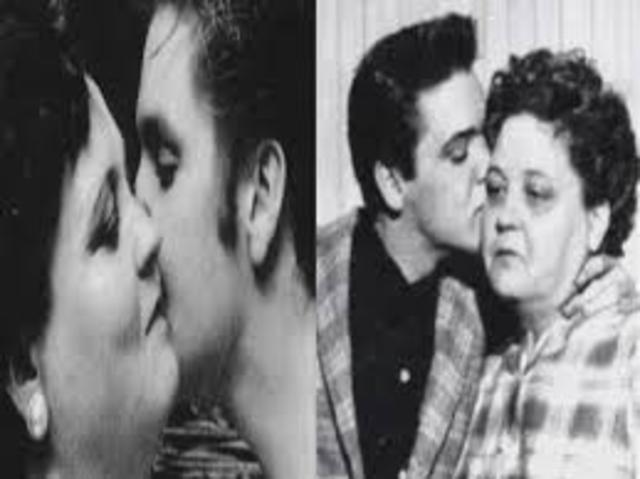 Elvis's Mum Died