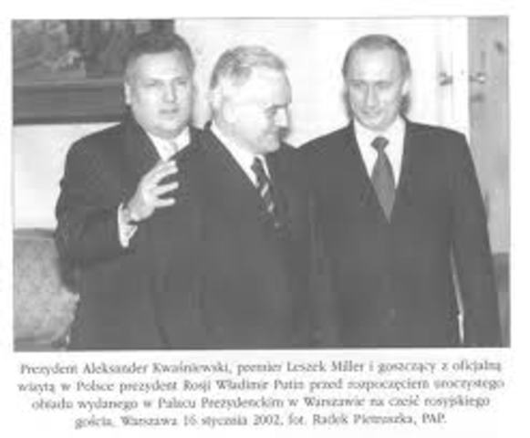 Honoring their guarantee of Poland’s borders, Great Britain and France declare war on Germany.