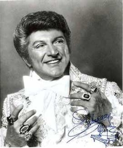 Liberace Woos Women Nationwide