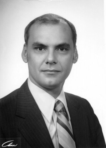 Ларри Робертс предлагает связать между собой компьютеры ARPA.