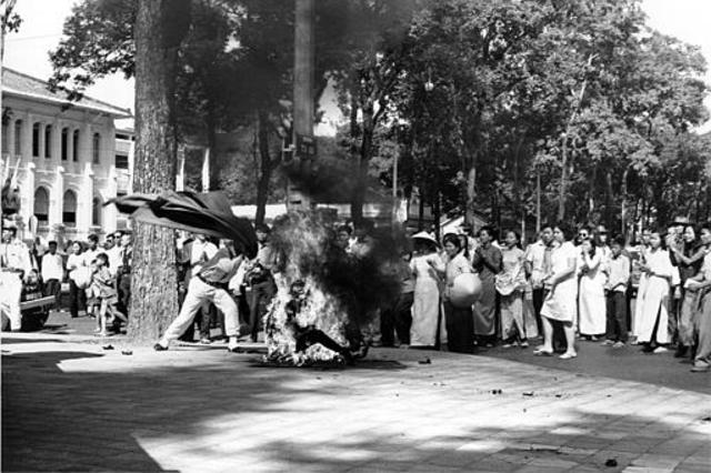 A Buddhist Monk burns himself to death