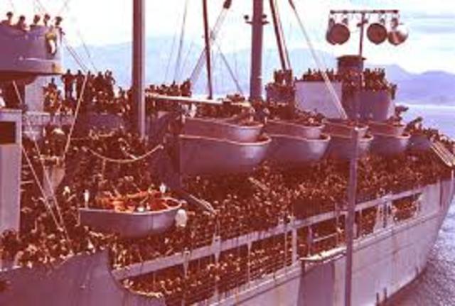 US Troops arrive to Vietnam