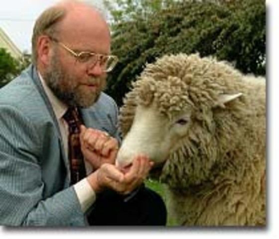 produce la primera oveja clonada llamada "Dolly" a partir de una célula adulta