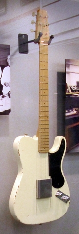 Leo Fender releases  Fender Esquire