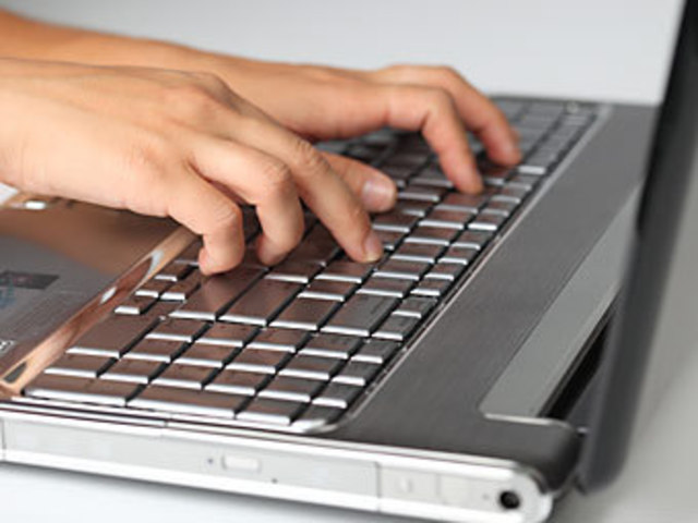 В Интернете насчитывалось уже около 10 млн компьютеров, было зарегистрировано более 1 млн доменных имён.