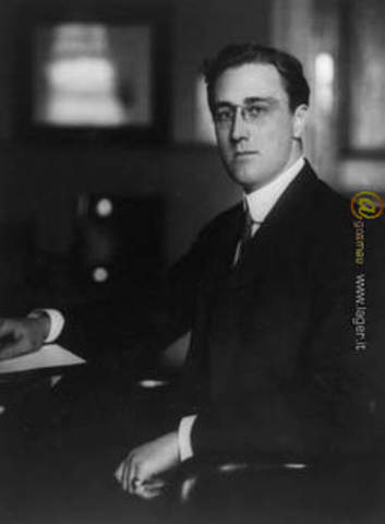 Franklin Roosevelt wins election