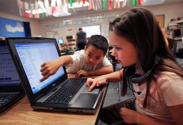 Inicio de educacion tecnologicas en los colegios.