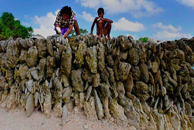 The hokies give the heelocians the other side of the island