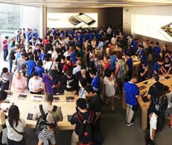 Launch of the first Apple IPhone (Iphone Mania)