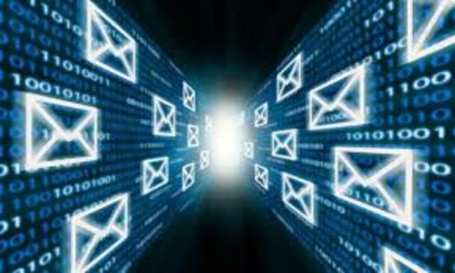 the time frame for when large unversities and the government had access to email on the internet