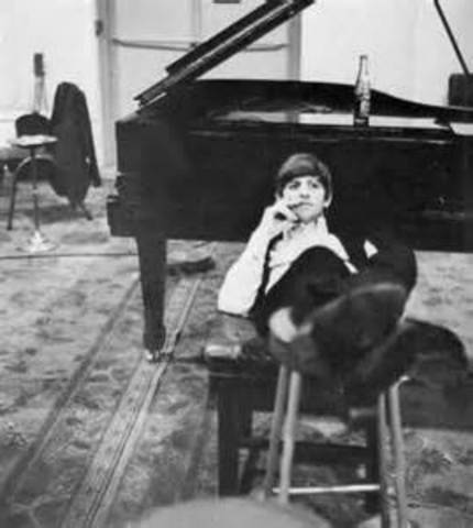 Es el veinte y cinco de abril de dos mil catorce.